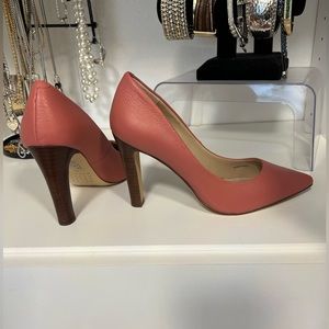 White House Black Market Mauve Pink pump with stacked heel.